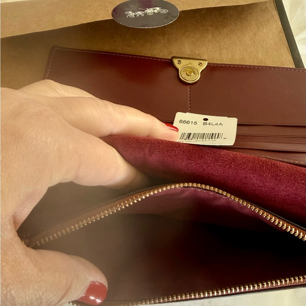 Women’s Coach Full Size Leather Wallet - Picture 8 of 9
